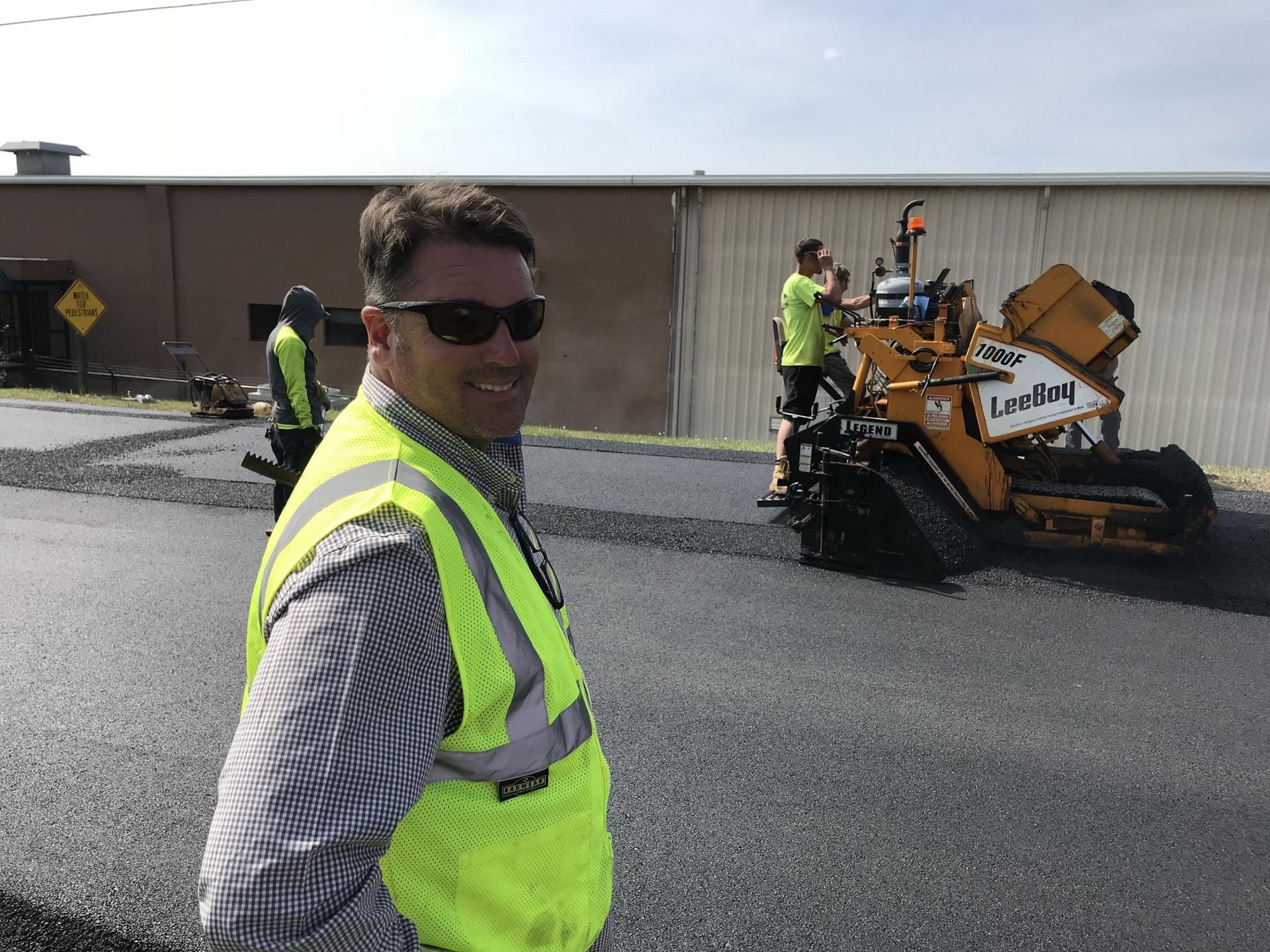 Professional Asphalt Worker — Chatanooga, TN — Pro-Seal & Paving LLC Professional Asphalt Worker — Chatanooga, TN — Pro-Seal & Paving LLC
