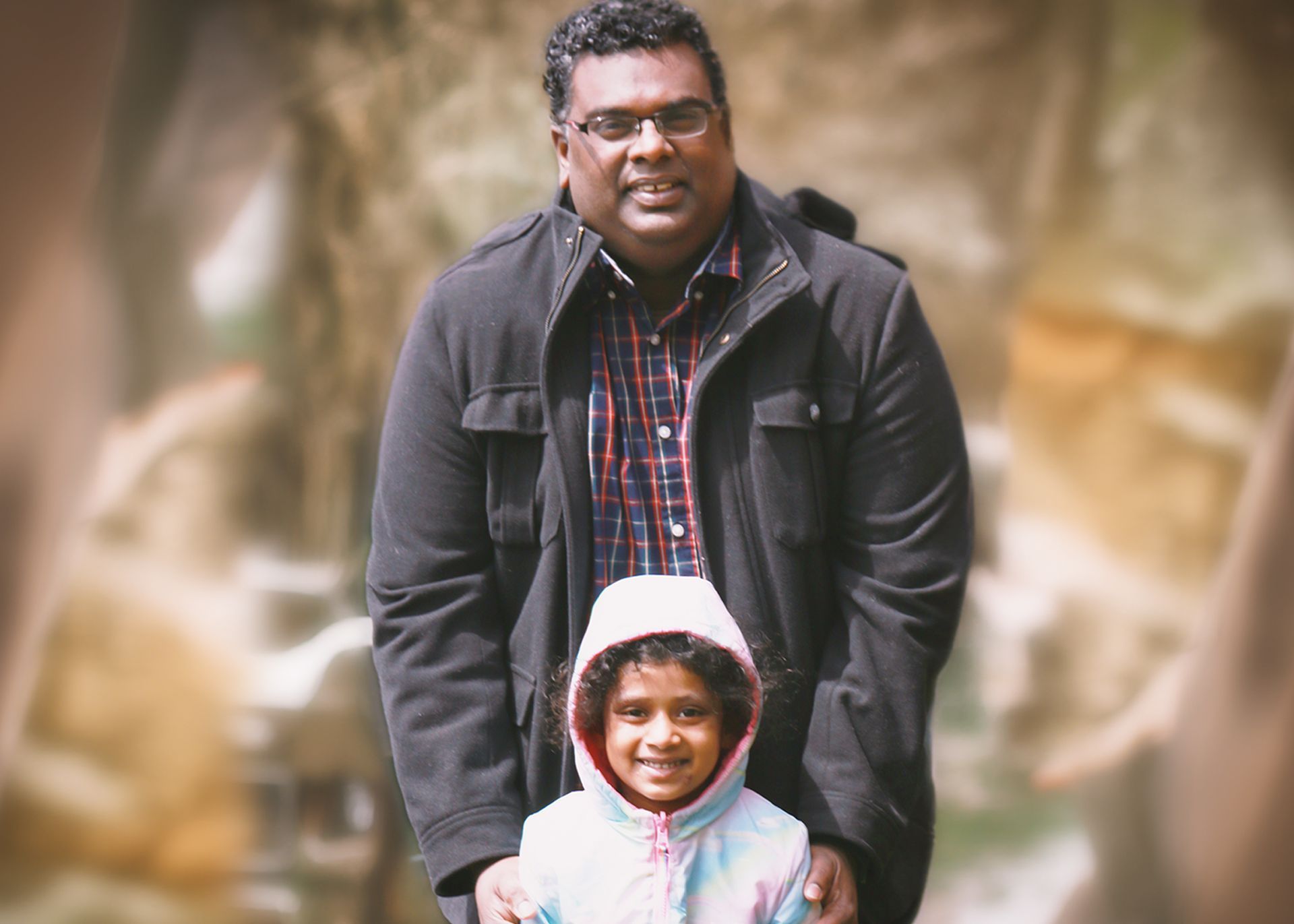 A man and a little girl are posing for a picture.