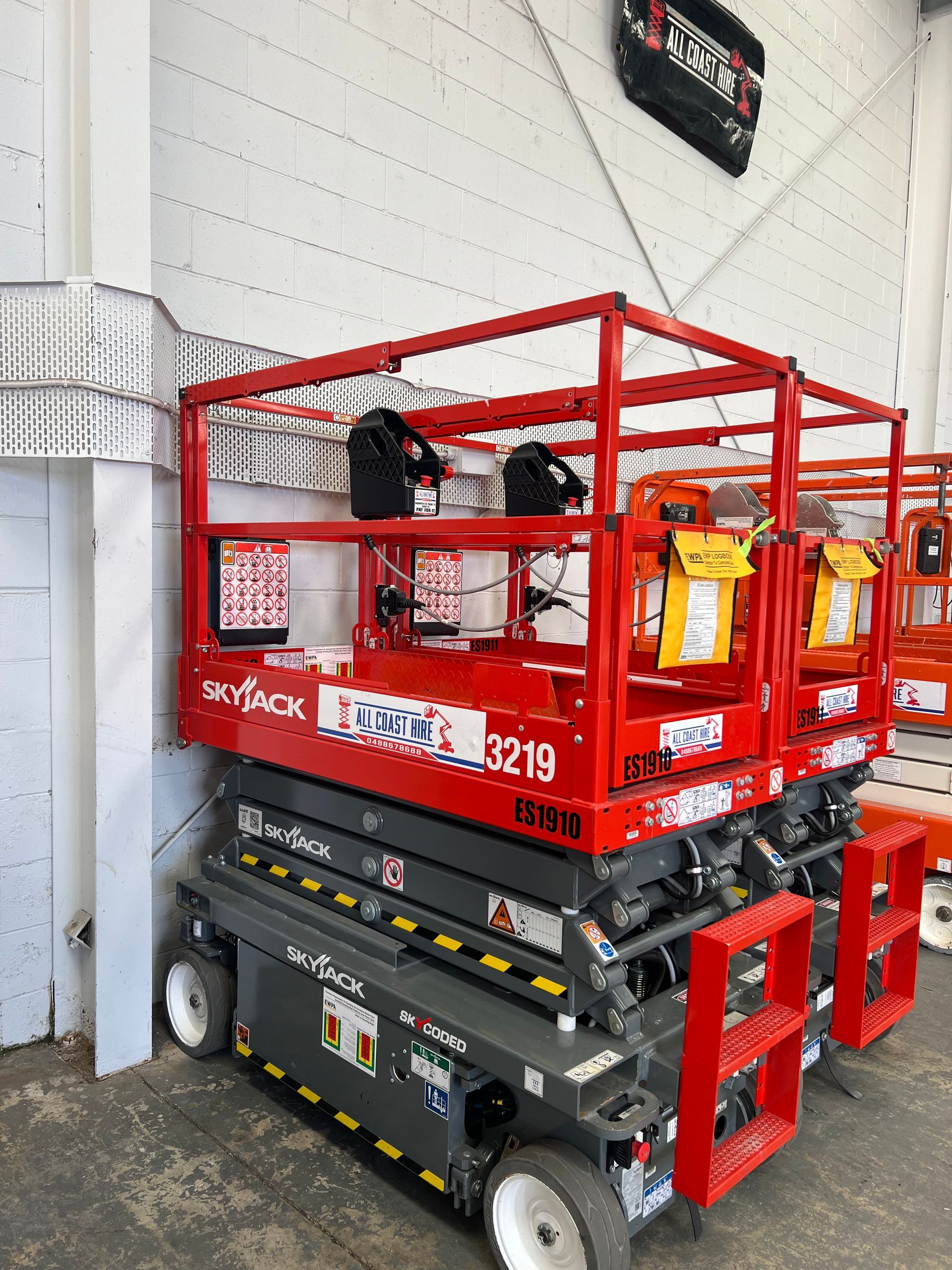 electric scissor lift hire gold coast