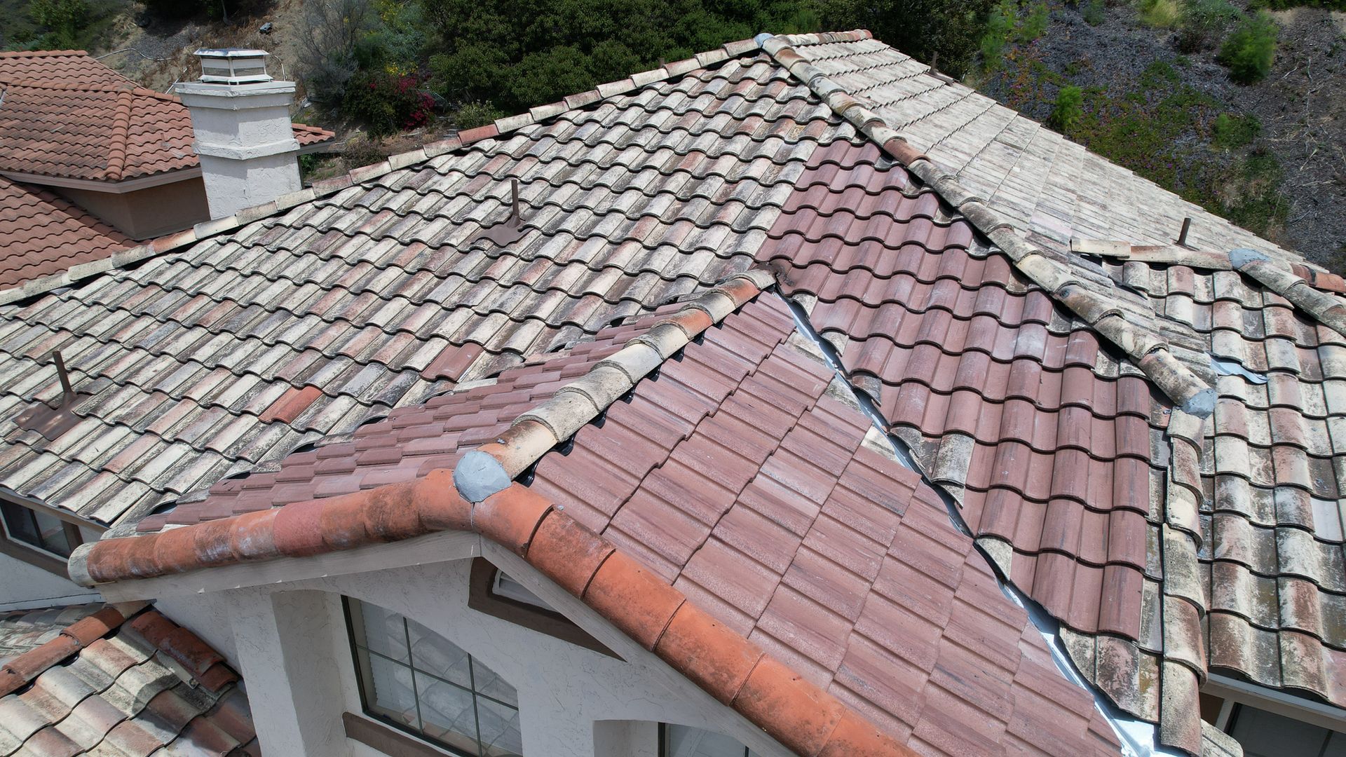 A roof with a lot of tiles on it
