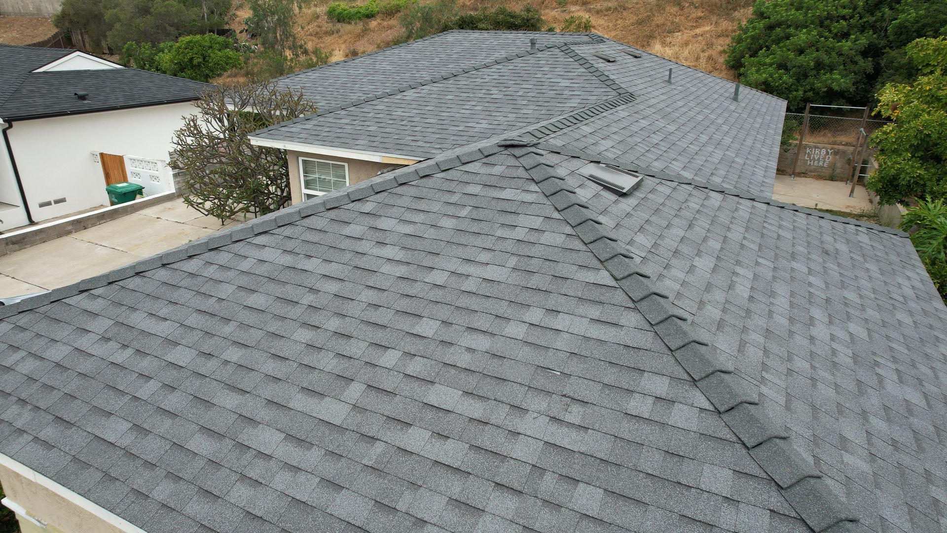 A roof of a house with a lot of shingles on it
