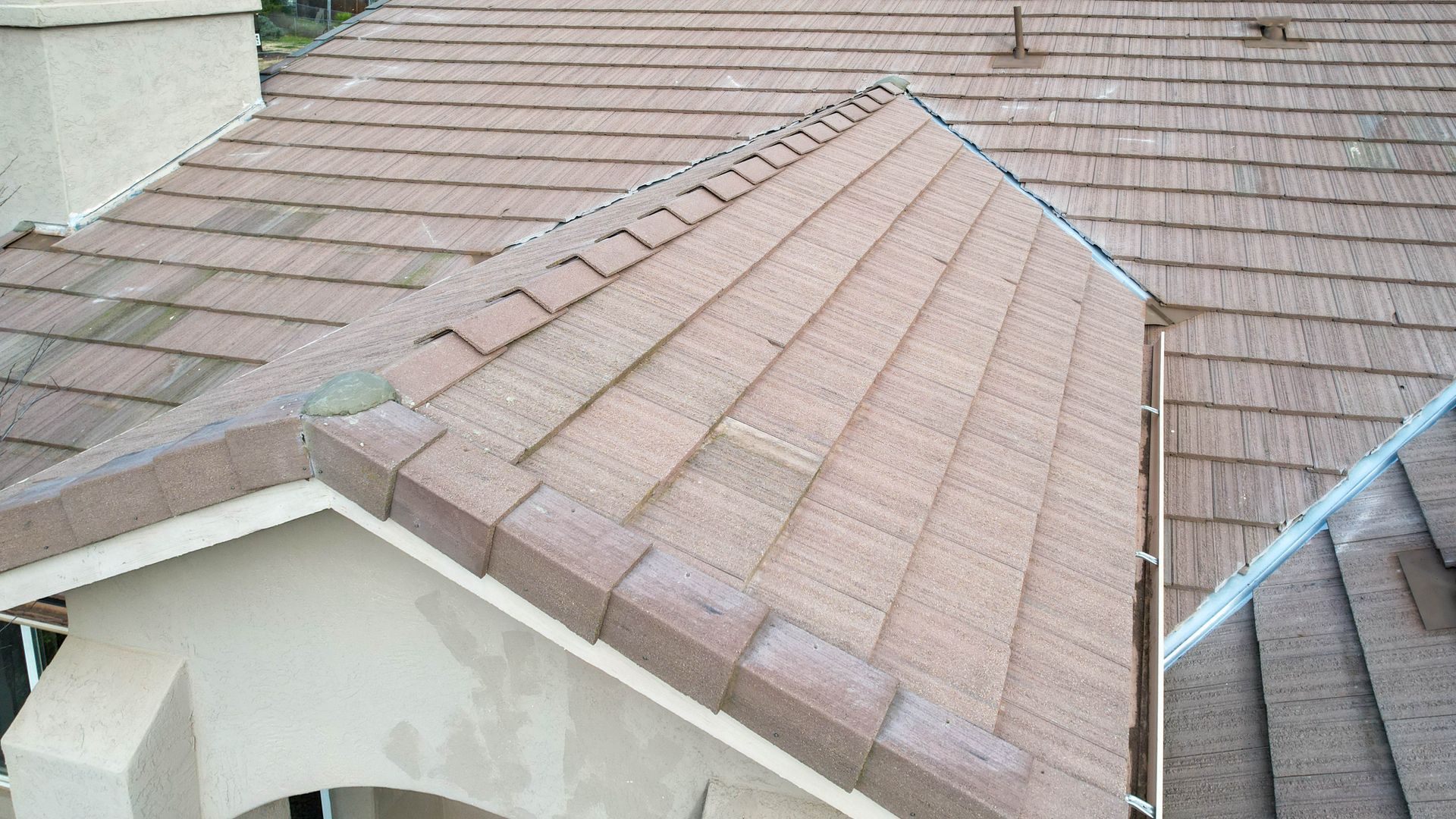 A close up of a roof with shingles on it