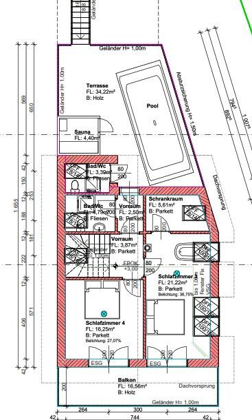 Beschrifteter architektonischer Grundriss mit rot umrandeten Abschnitten und beschrifteten Räumen, mit Maßen und Aufteilung.