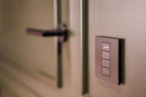 Keypad smart lock for self check-in