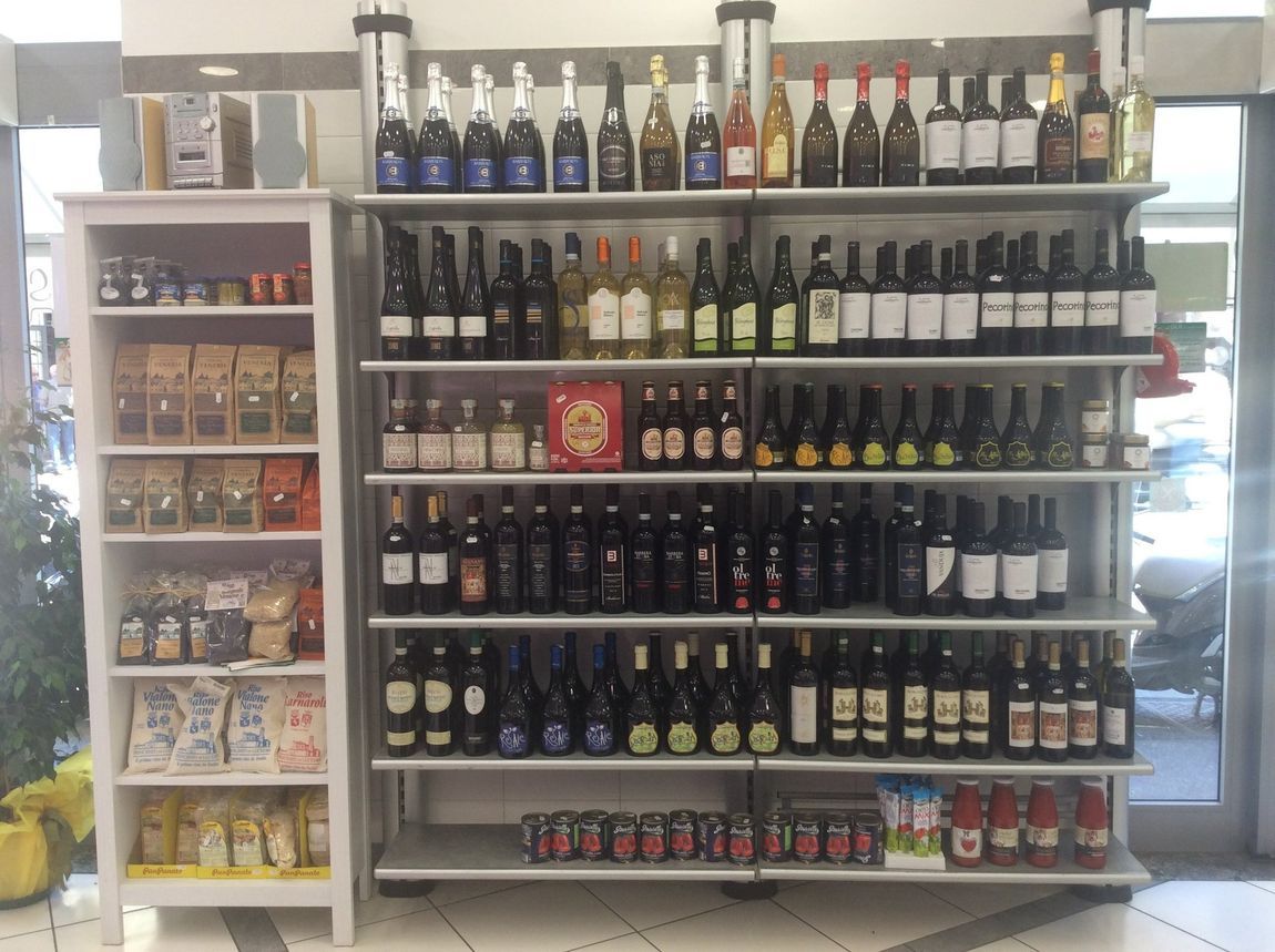 scaffale vini