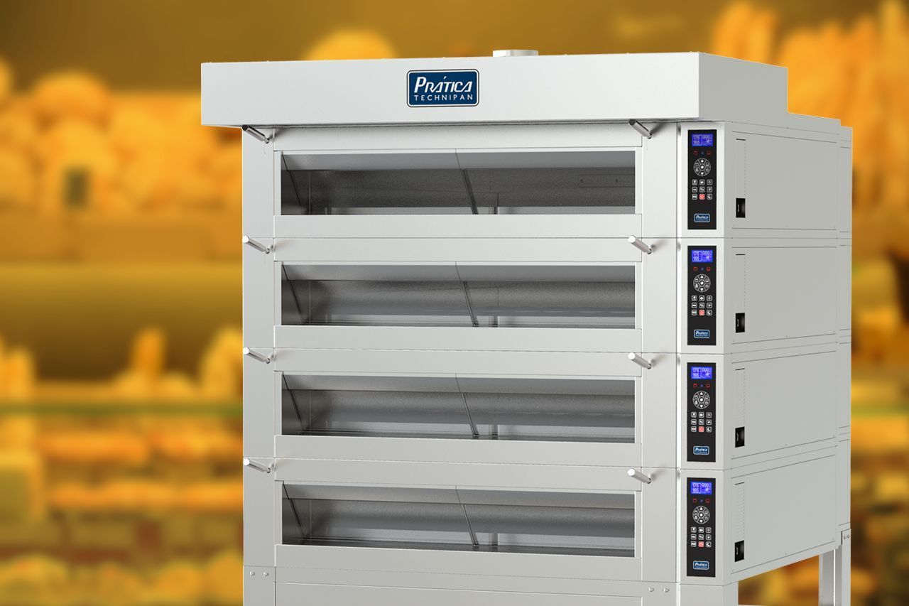 Um forno de padaria com algumas fileiras de prateleiras