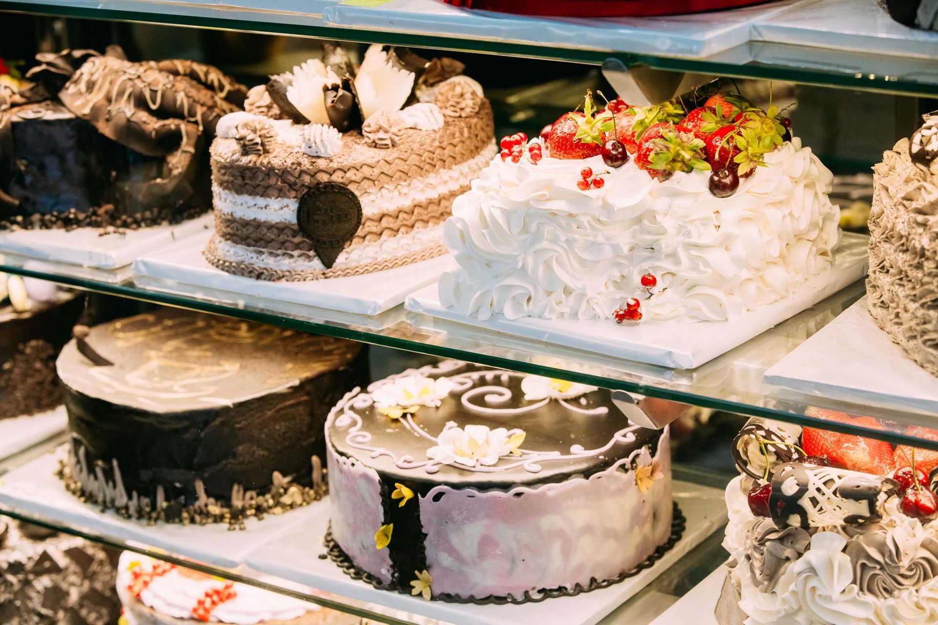 vitrine de loja de bolos