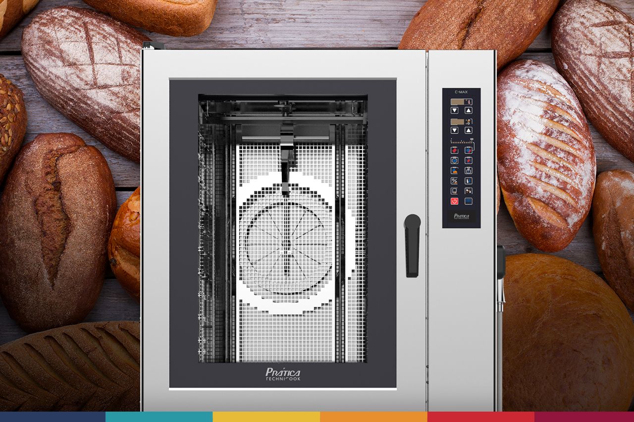 Um forno combinado com pães ao fundo