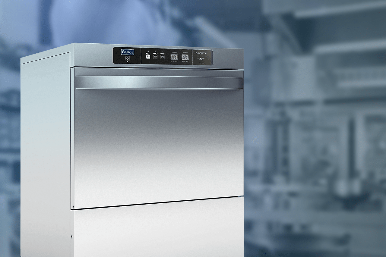 Uma máquina de lavar louça de aço inoxidável está em uma cozinha