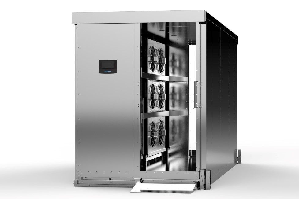 Ultracongelador UK 2C Prática com a porta aberta em um fundo branco.