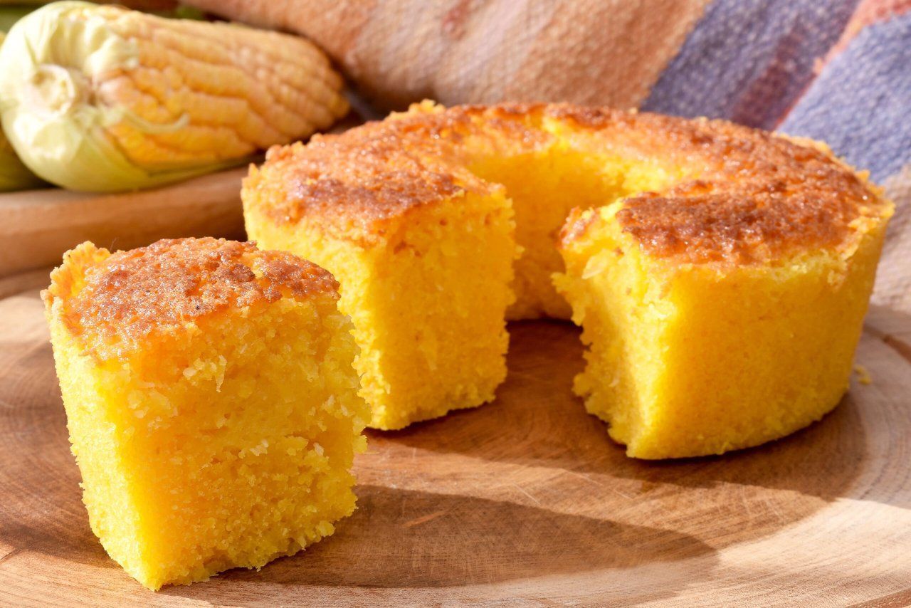 Um pedaço de bolo de milho