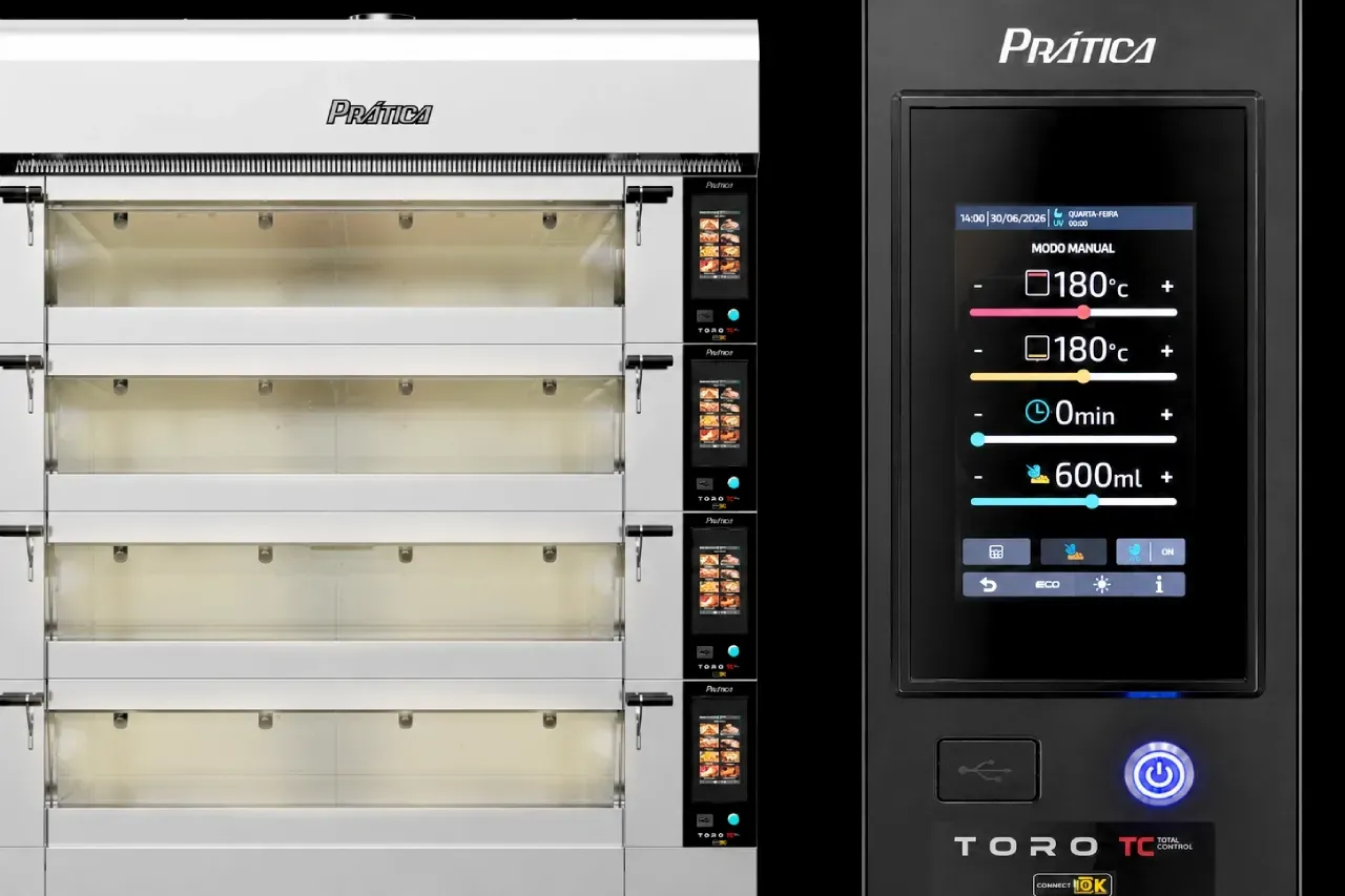 Forno lastro TC da Prática com quatro câmaras de assamento e painel touchscreen exibindo a regulagem