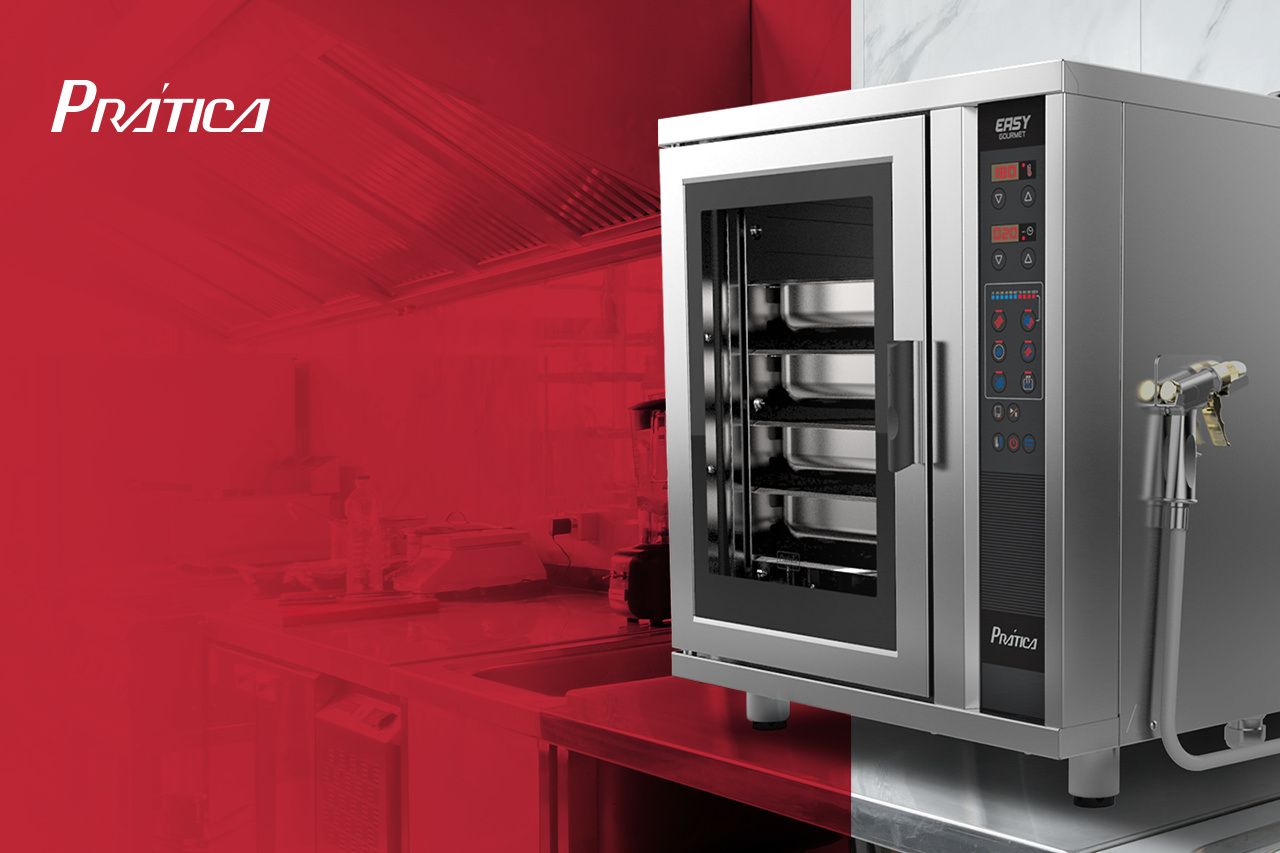 Um forno de aço inoxidável está em cima de um balcão em uma cozinha.