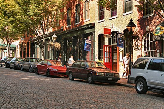 richmond city street and cars