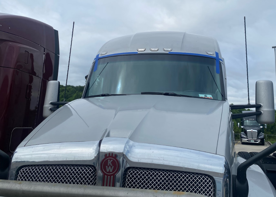 Semi truck windshield replacement in Gainesville, GA