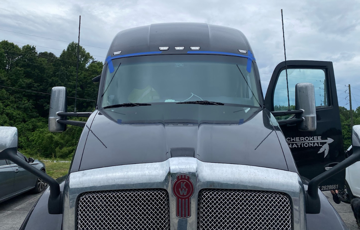 Semi windshield replacement in Gainesville, GA