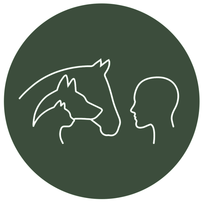 Silhouette d'un cheval, d'un chien, d'un chat et d'une personne se faisant face dans un cercle vert foncé.