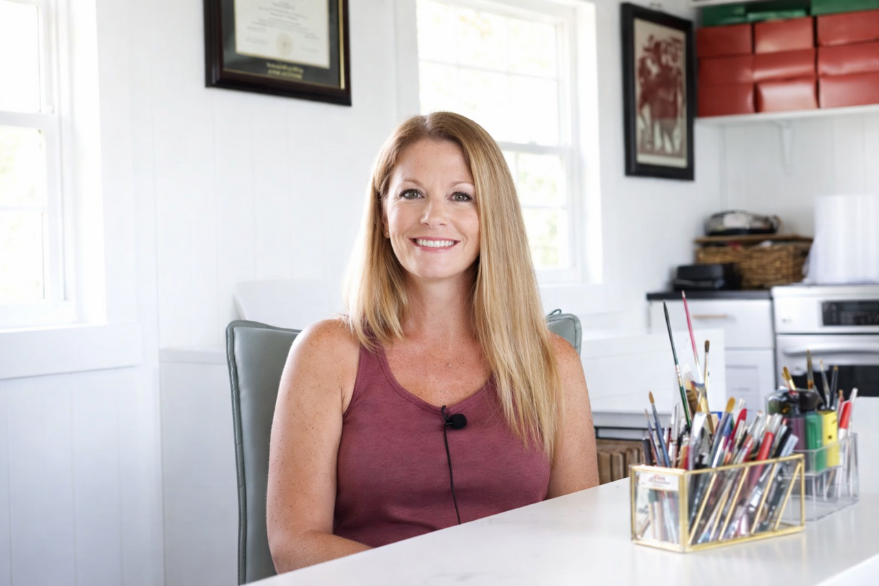 Photo of artist Lizz Klaras, a Stor-Mor customer.