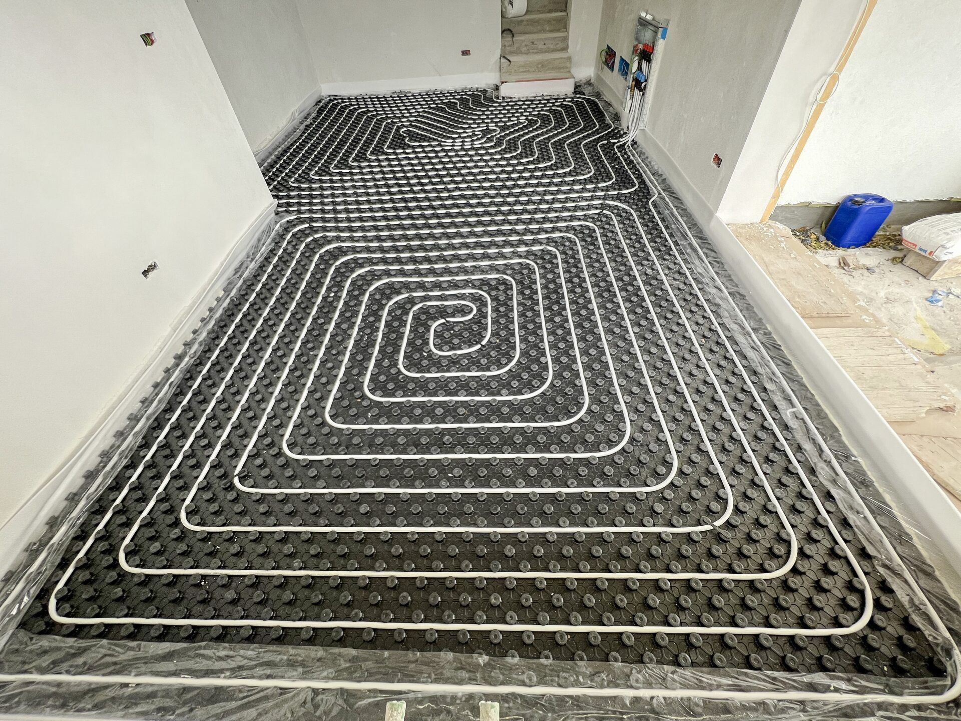 Installazione di riscaldamento a pavimento