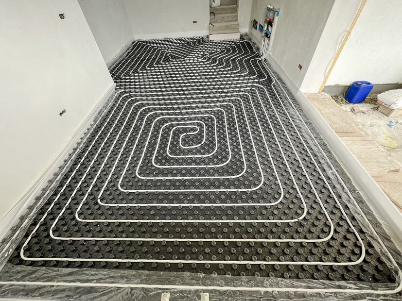 Installazione di riscaldamento a pavimento