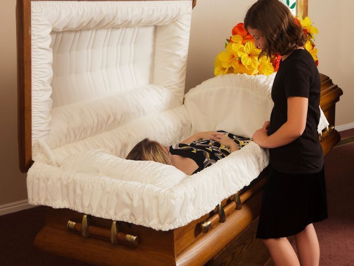 What to Expect at a Visitation and Funeral Reception