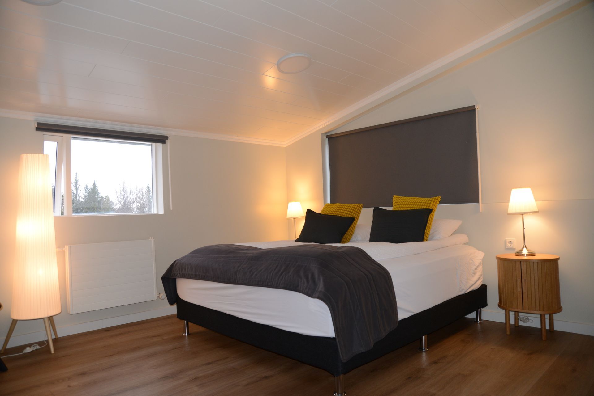 Superior Deluxe picture which shows the bed.