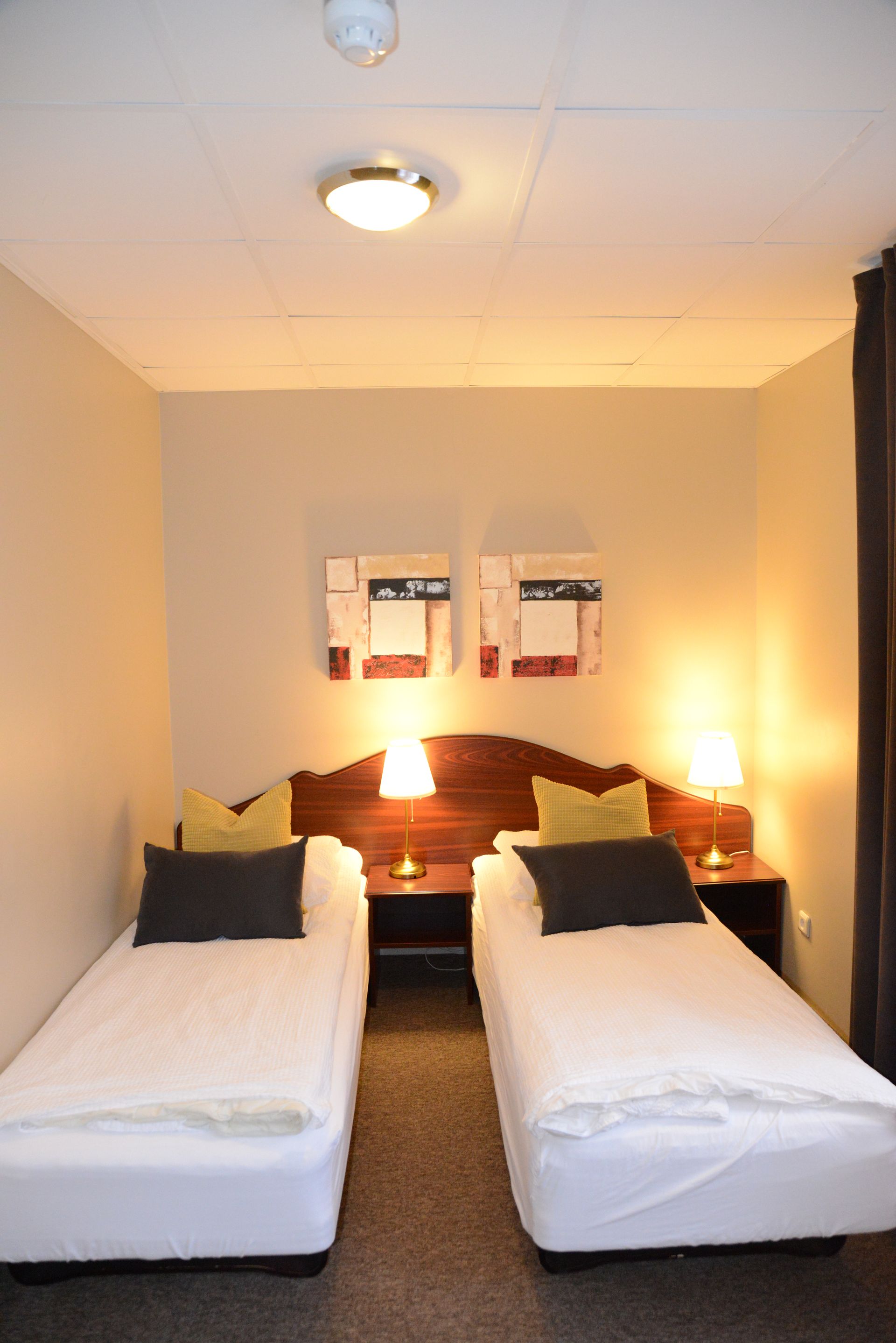Standard double / twin picture showing the room.