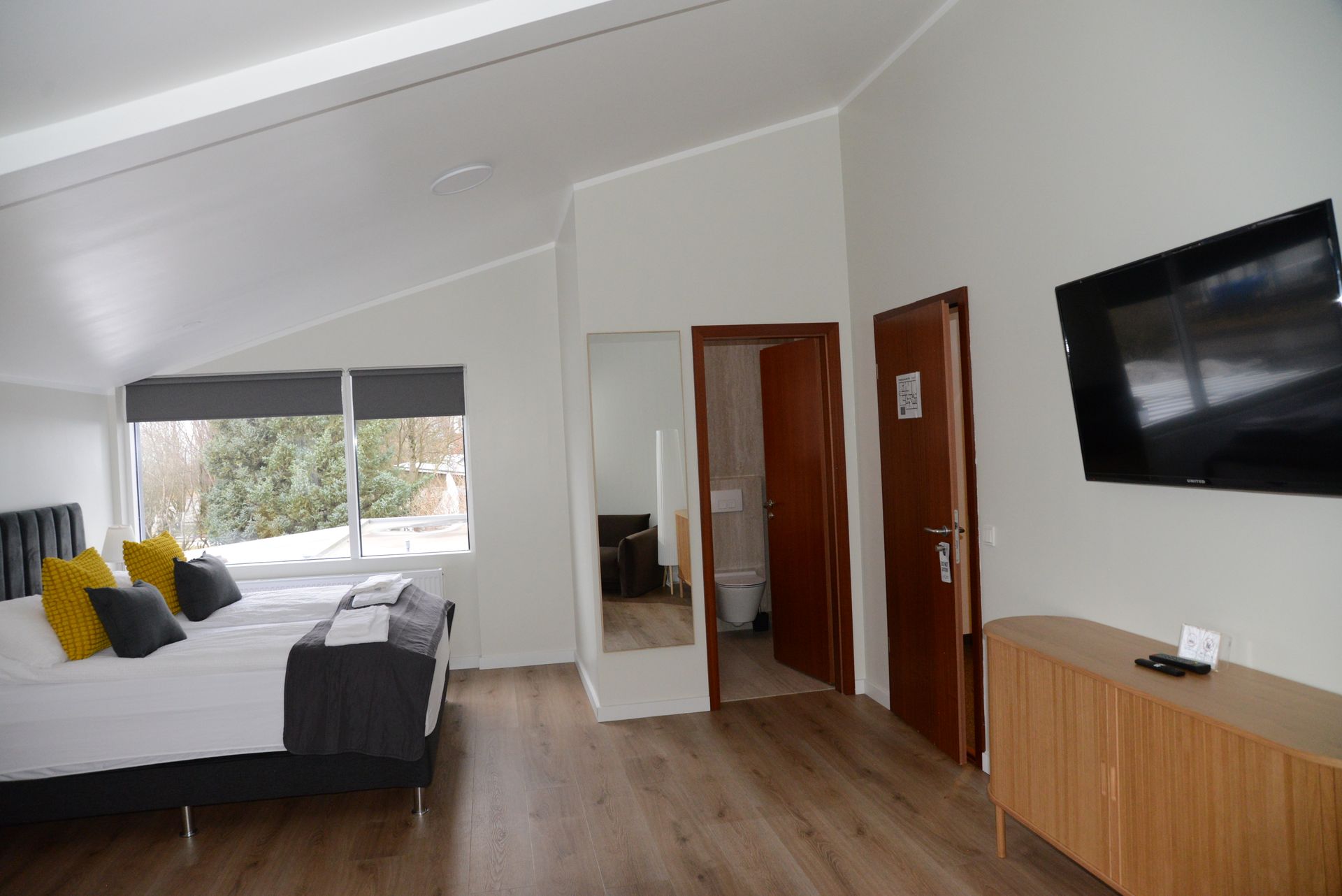 Superior Deluxe picture showing the room.
