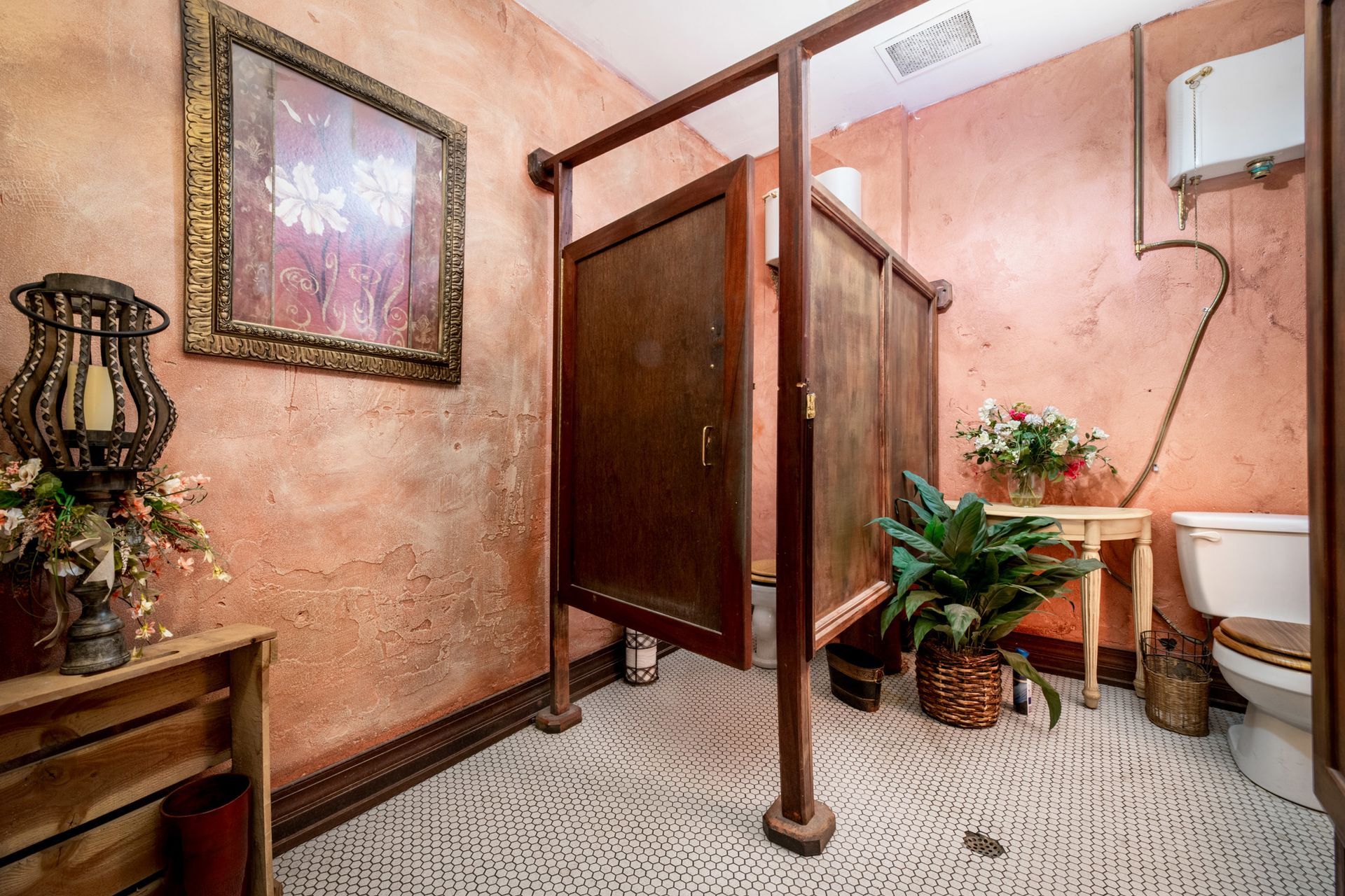 A bathroom with a toilet and a mirror on the wall.