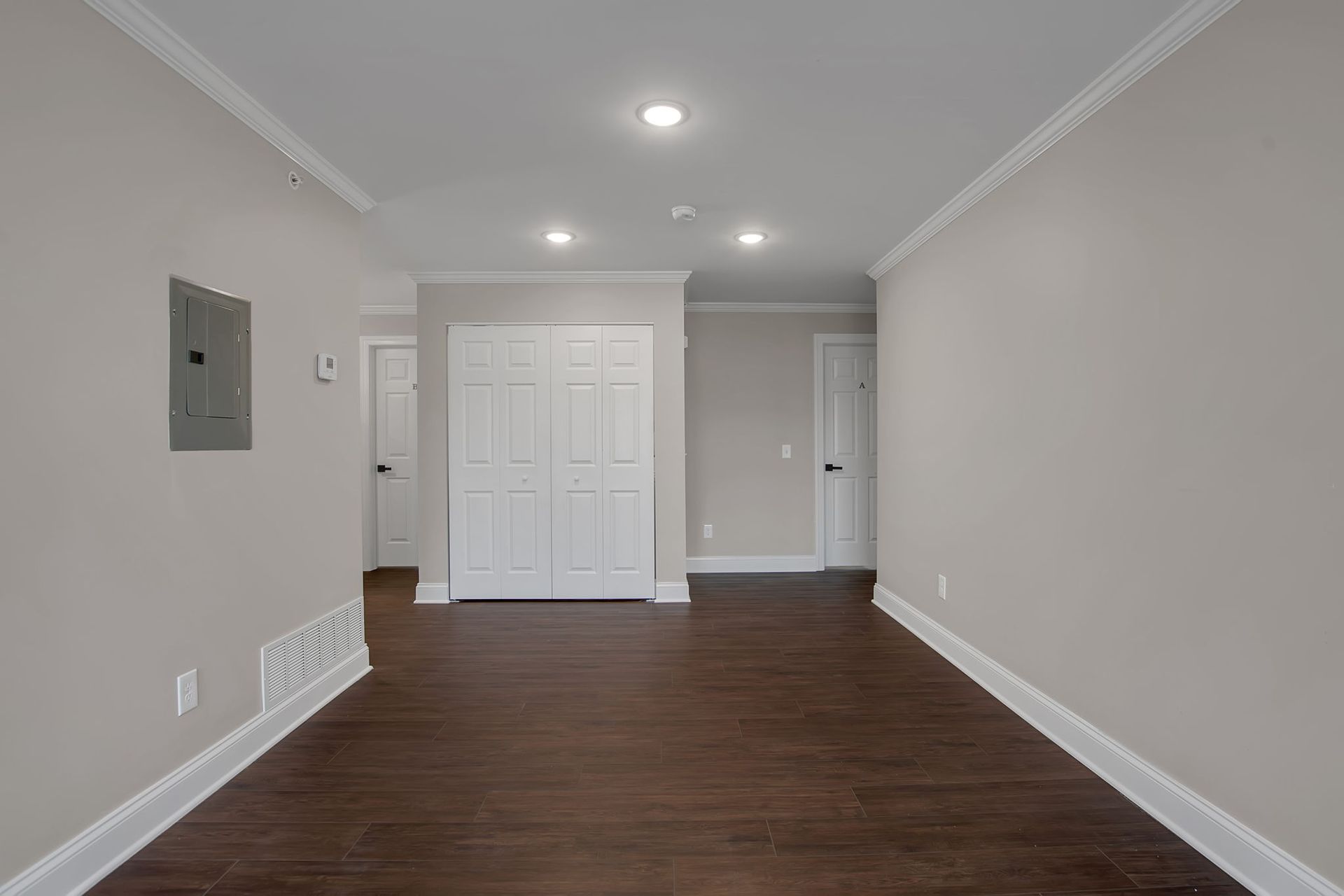 Interior sitting area with smooth flooring and contemporary trim