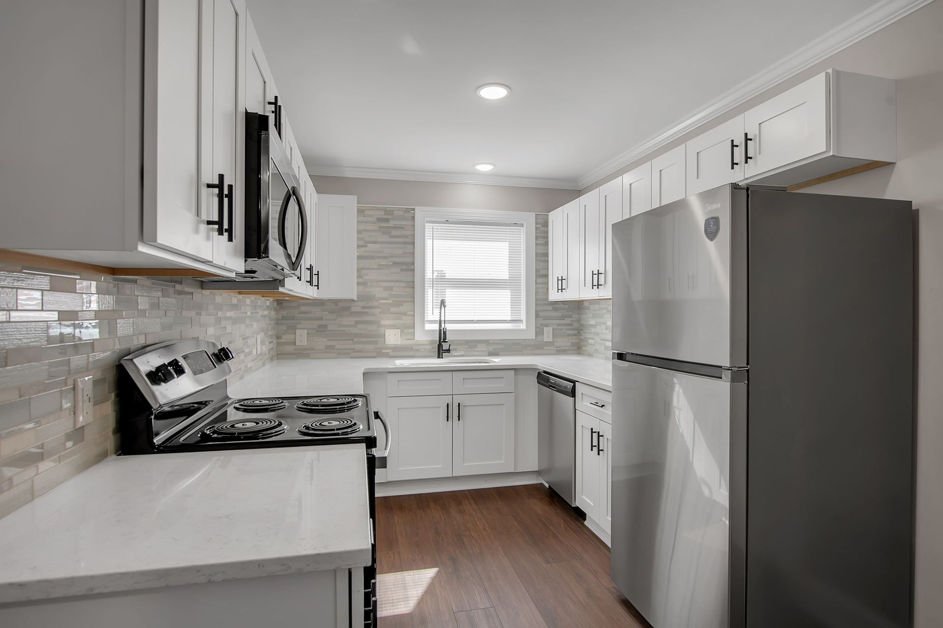Cooking space designed with modern cabinet installation