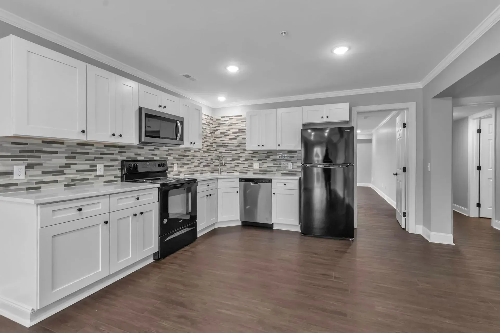 Apartment kitchen area with organized cabinet structure