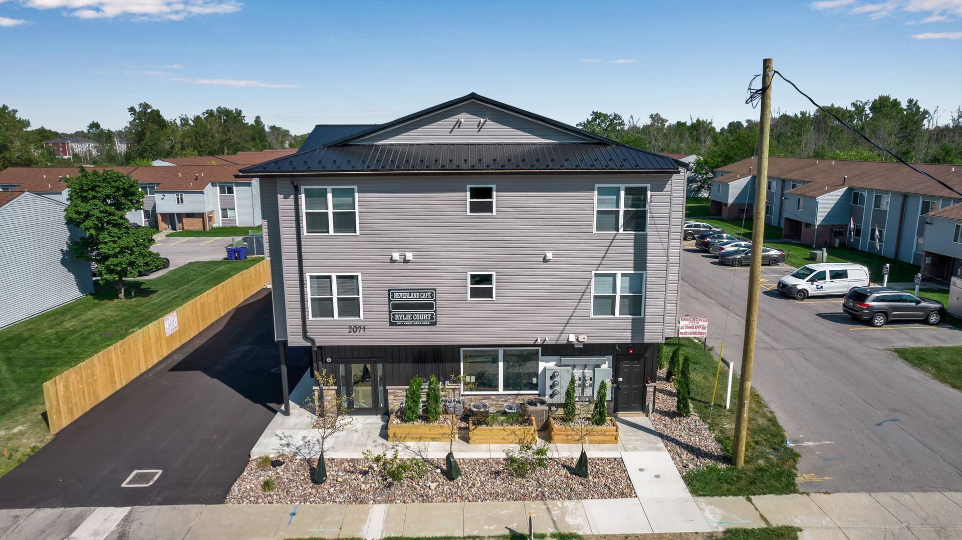 Exterior view of townhouse-style apartment homes with front walkways