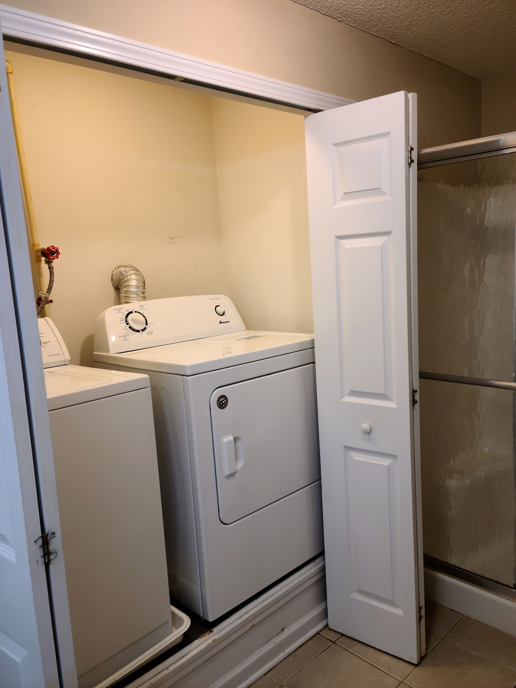 A laundry room with a washer and dryer in it