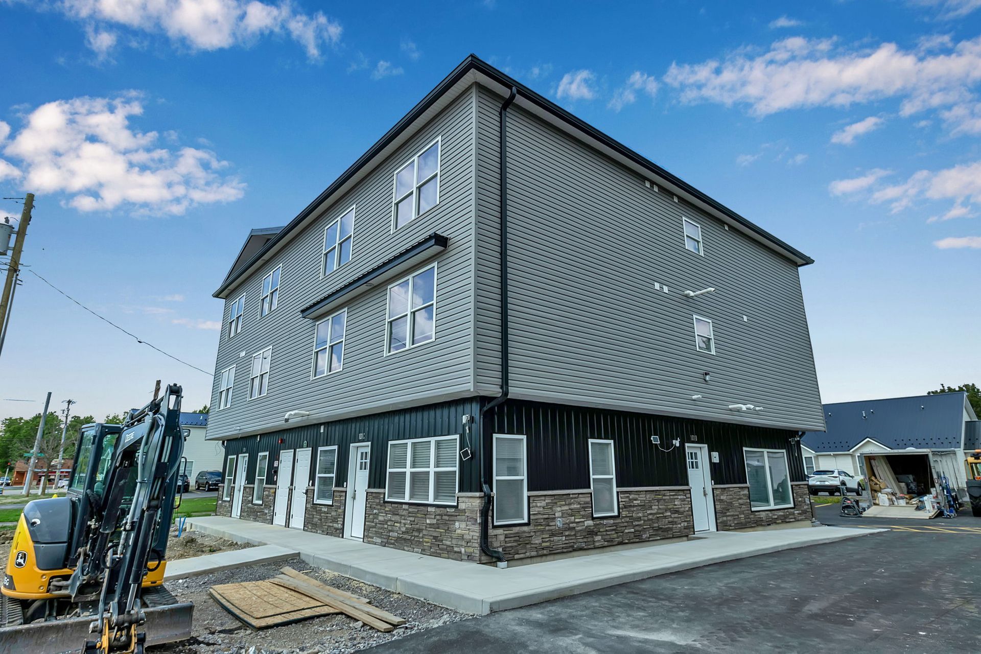 Apartment housing complex with structured building layout