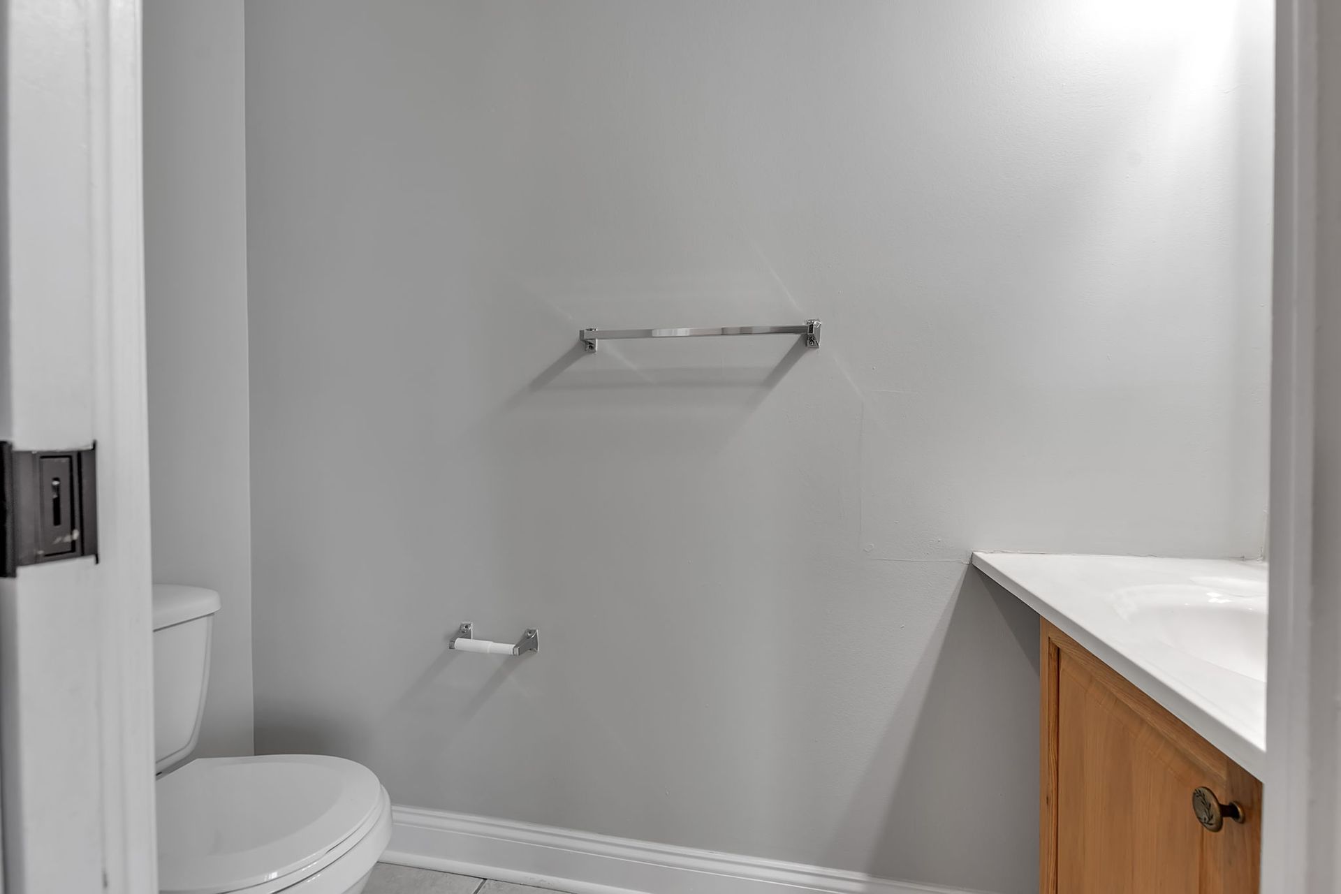 Modern bathroom with vanity sink and large mirror