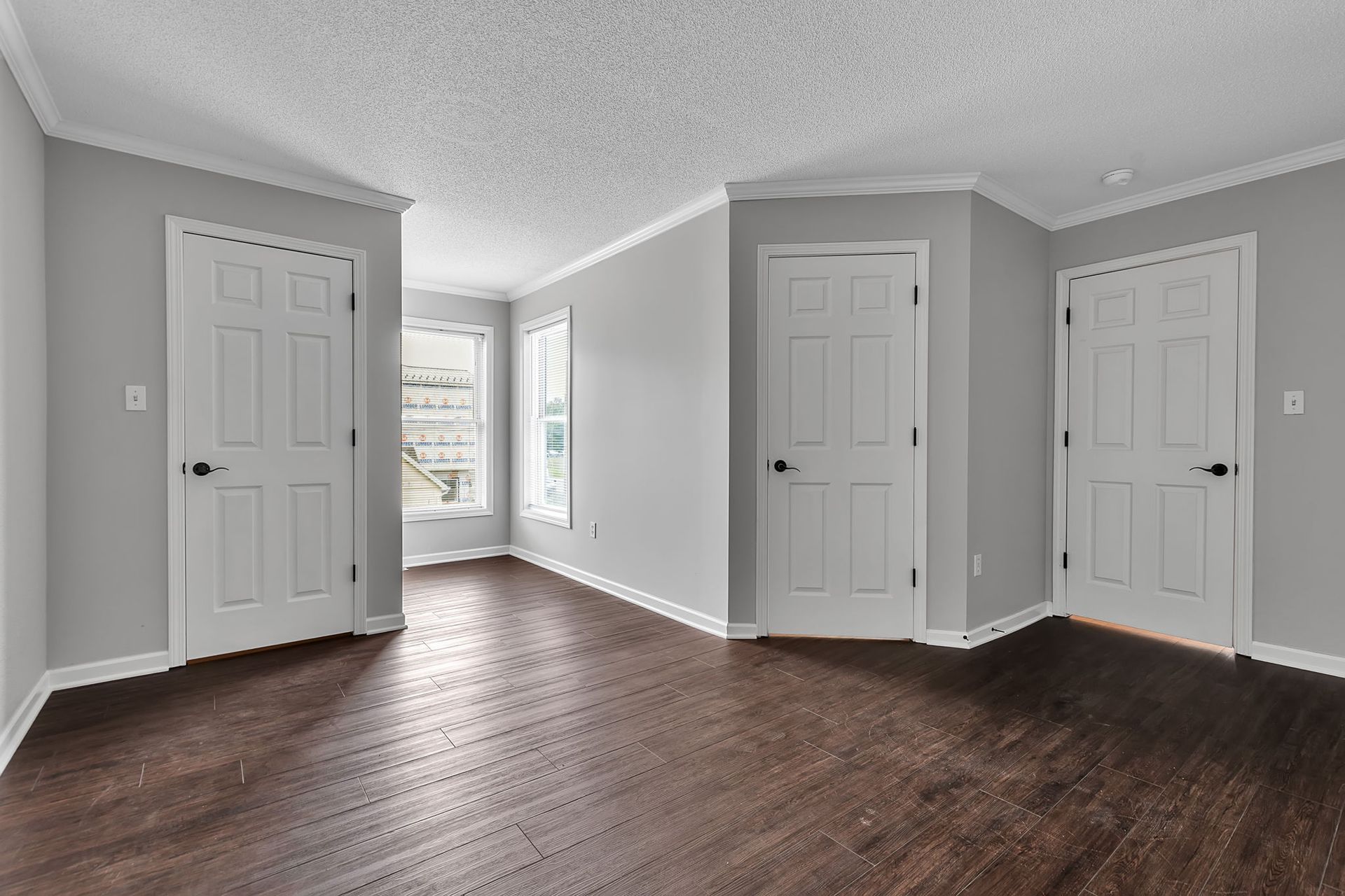 Quiet bedroom retreat inside Amherst NY apartment