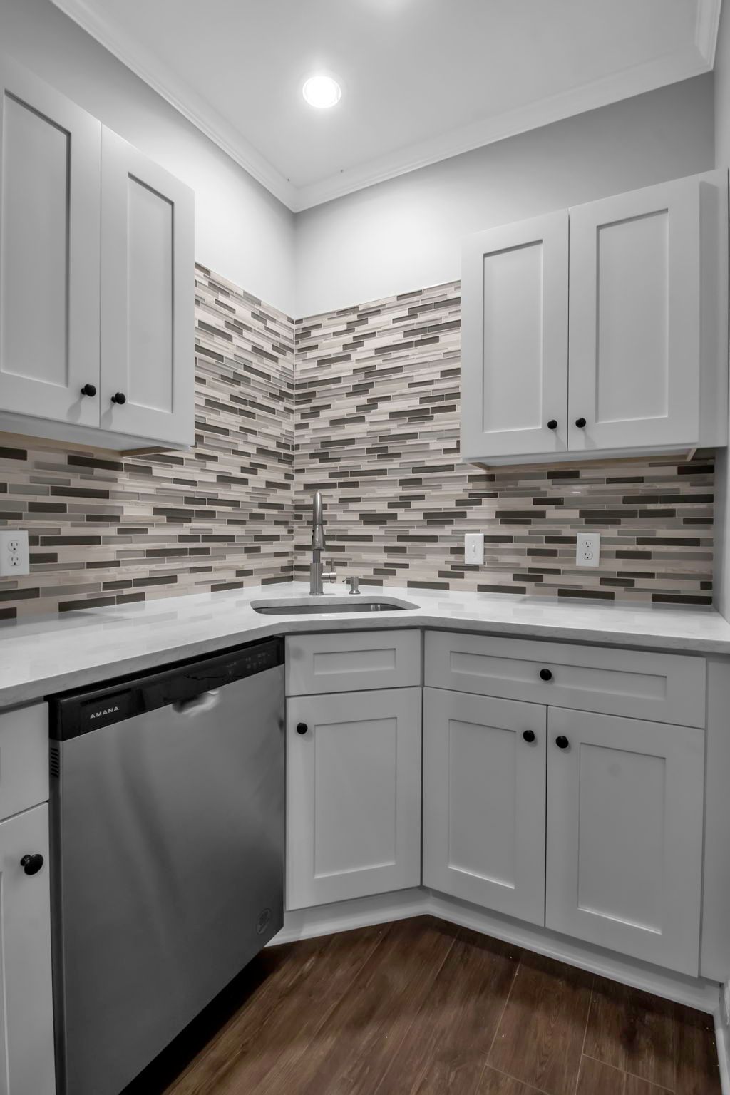 Bathroom with tiled back slpash