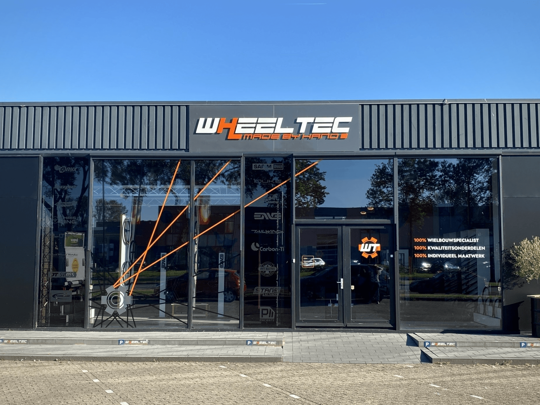 Openingstijden showroom. Telefonische bereikbaarheid. (di-vr 13:00 - 17:00. za: 10:00-16:00) Showroom Alkmaar - for handcrafted wheels