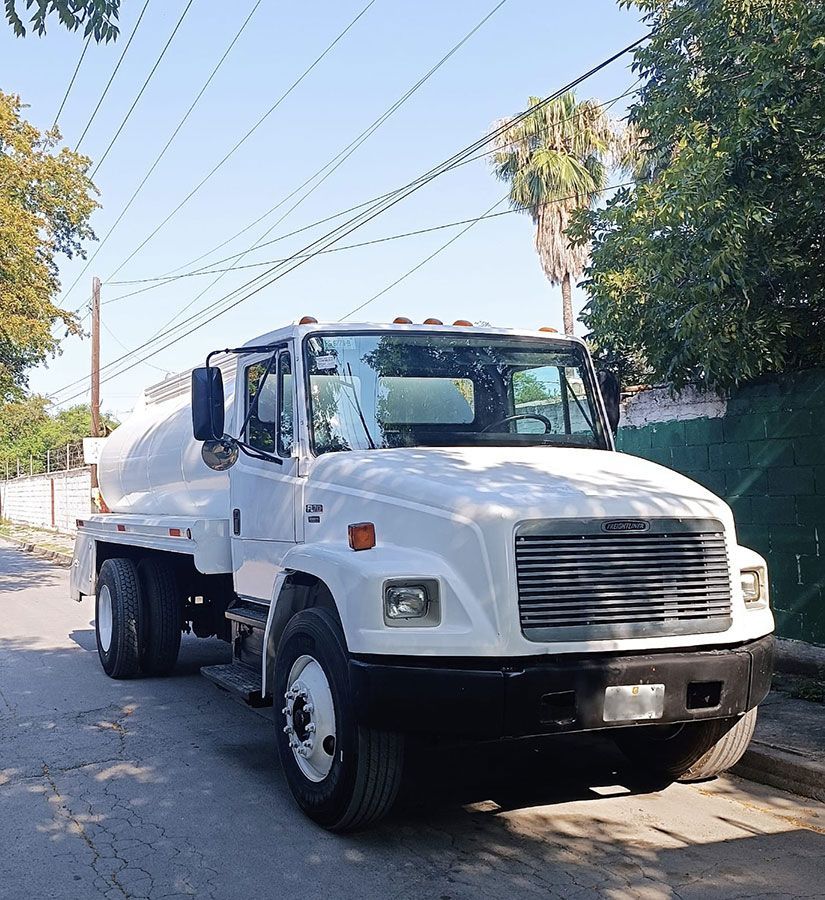 Camión pipa en operación