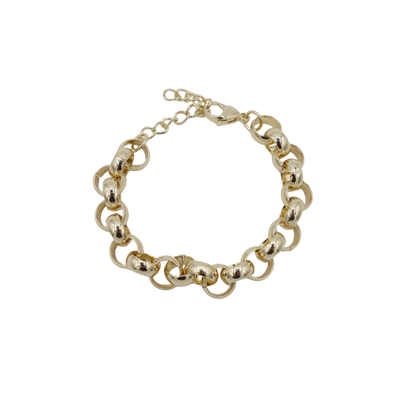 Een goudkleurige schakelarmband met gepolijste, afgeronde cirkelvormige schakels en een karabijnsluiting.