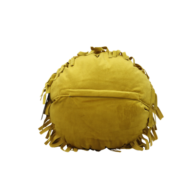 Een rond, decoratief kussen in de vorm van een leeuw met een wit gezicht, gouden accenten en een franjemanen.