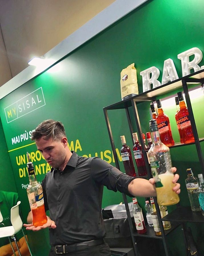 Bartender al lavoro nello stand MySisal