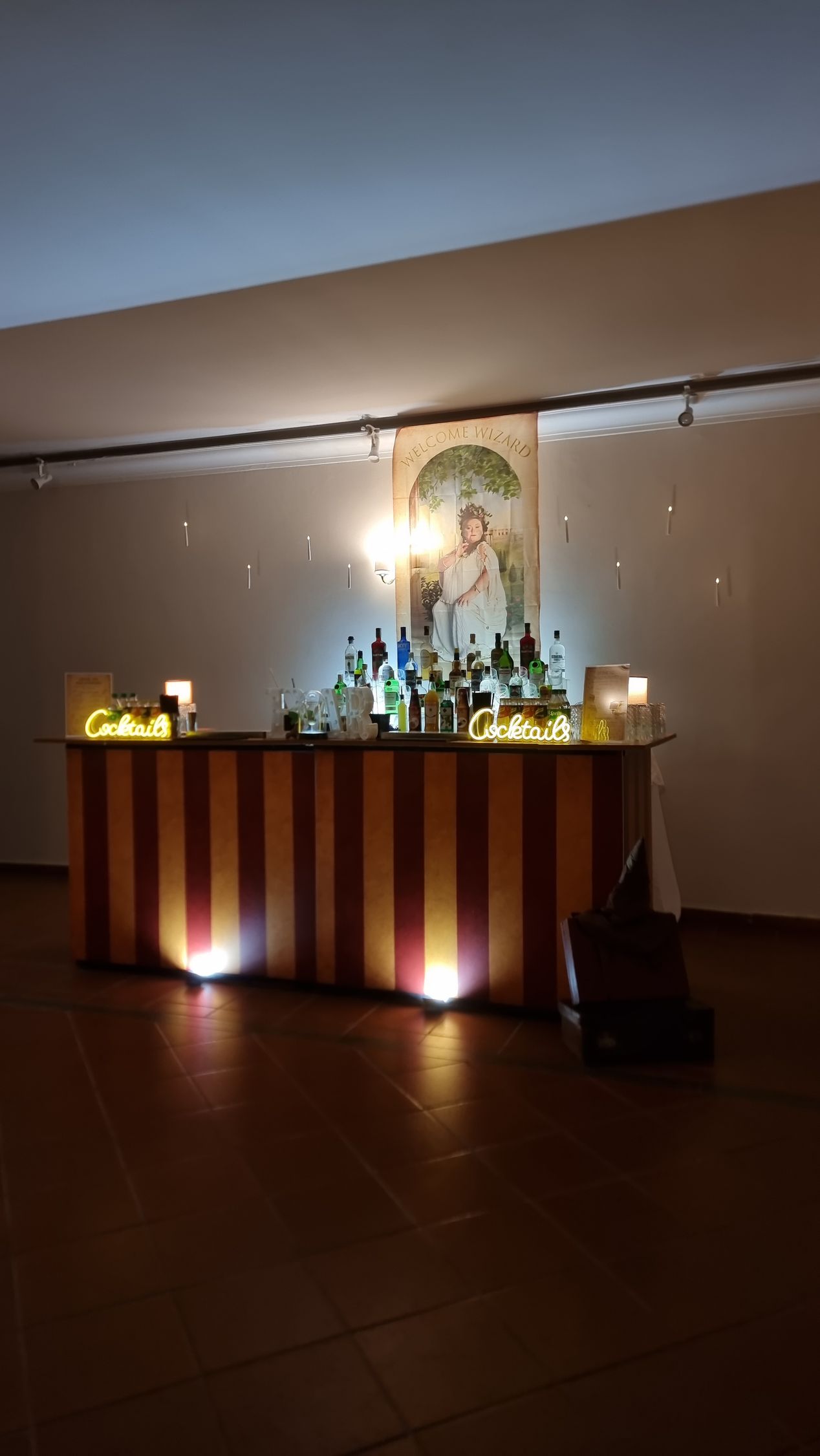 Bancone per matrimonio a Villa Dino con colori ispirati a Grifondoro