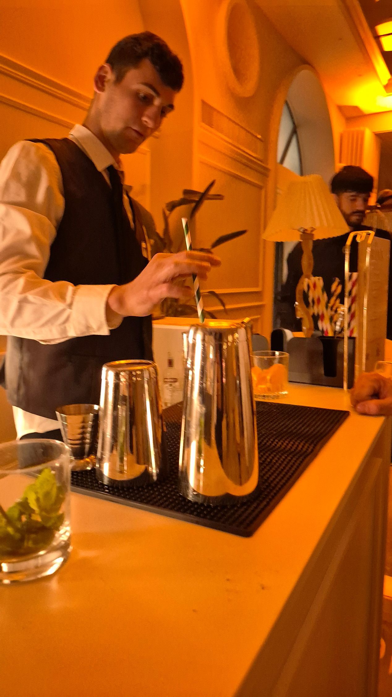 Barman Express durante un servizio cocktail elegante