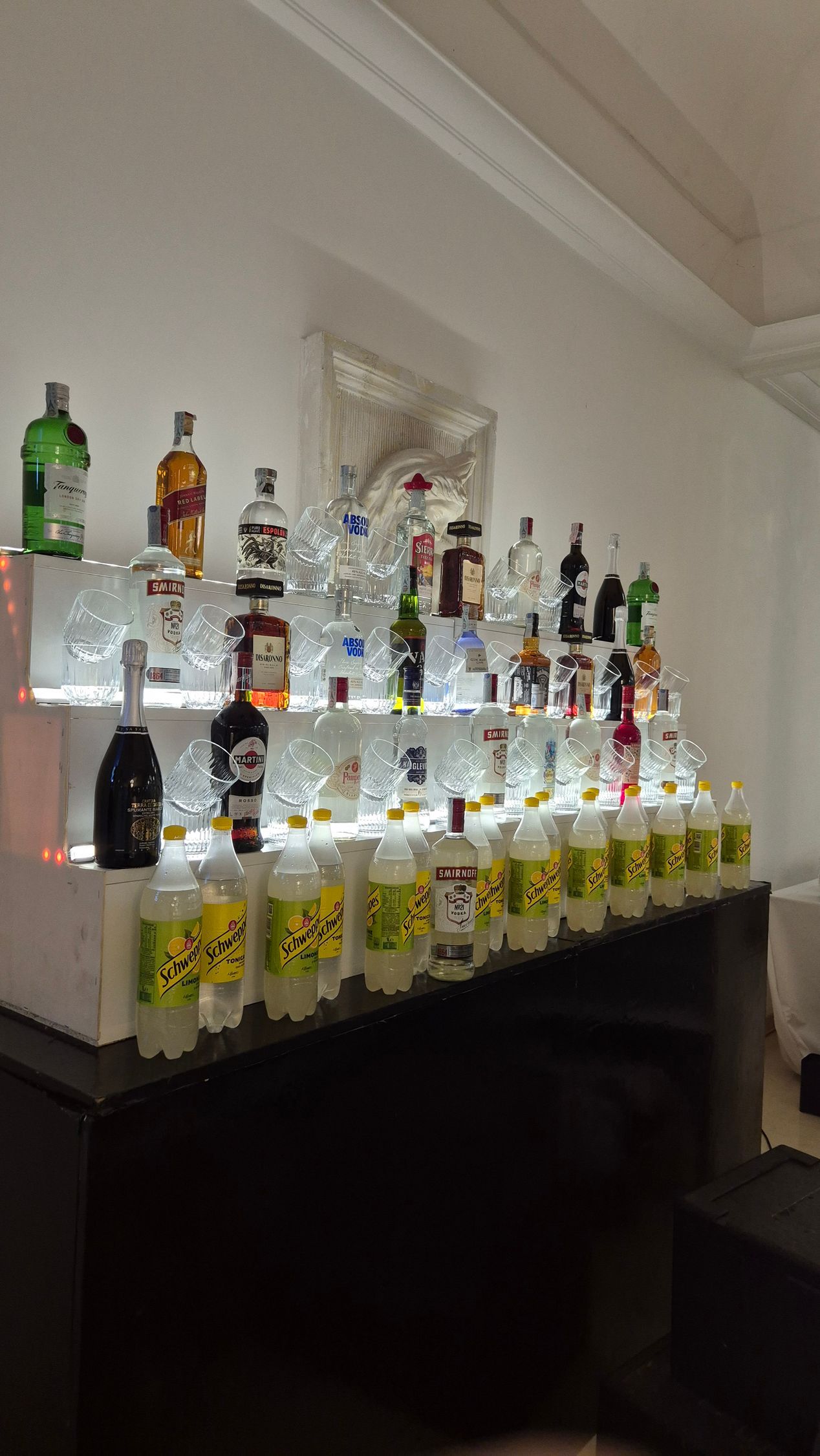 Retrobanco illuminato con bottiglie e scorte Barman Express