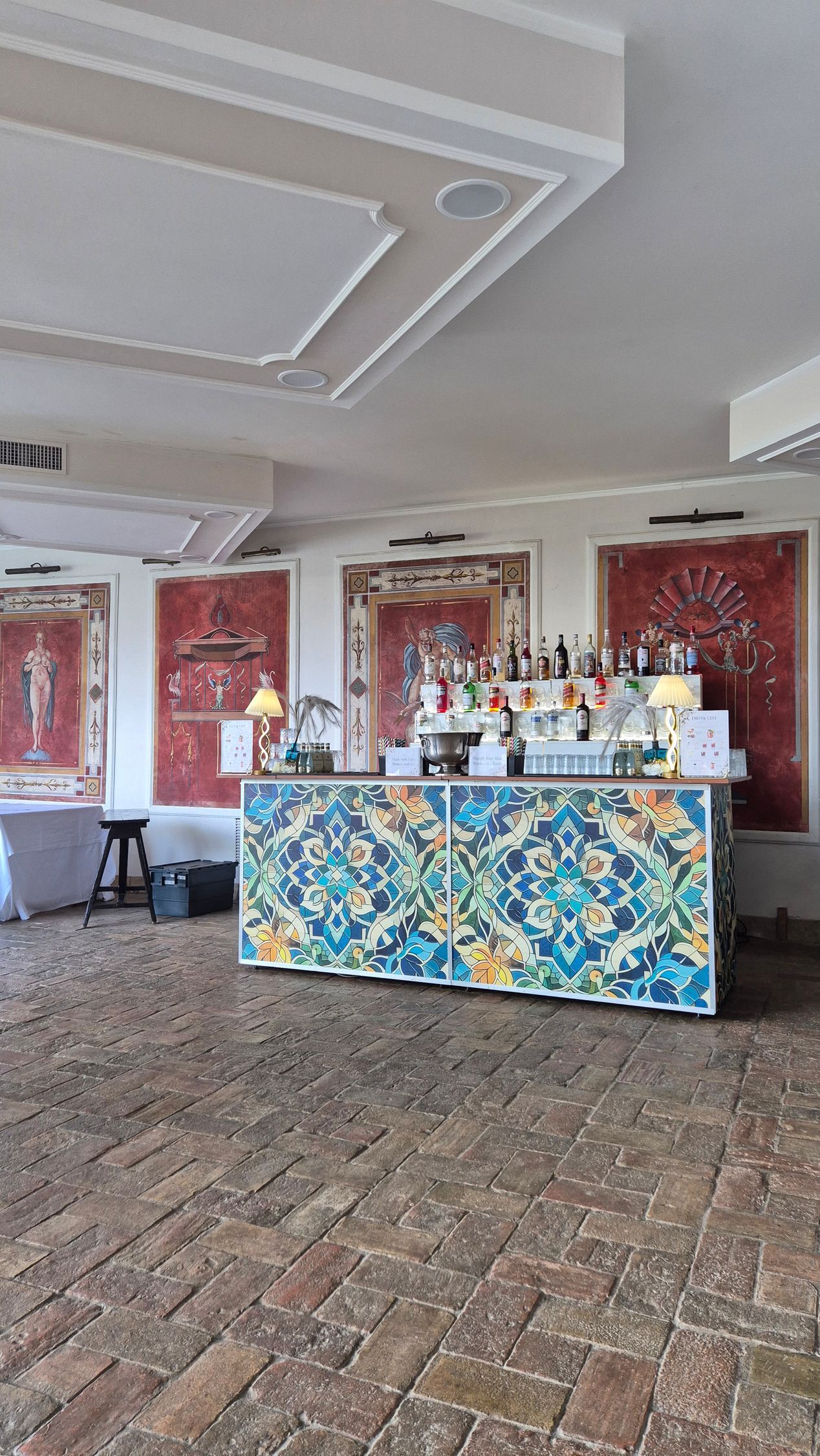 Bancone e retrobanco personalizzato Barman Express