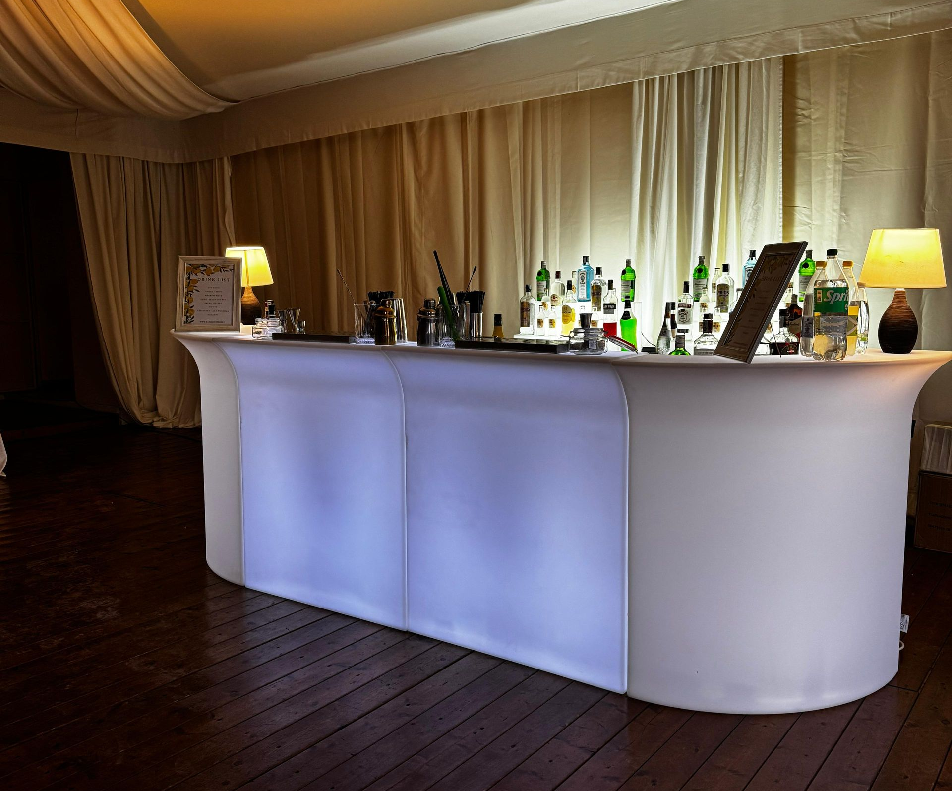Bancone Barman Express durante evento elegante