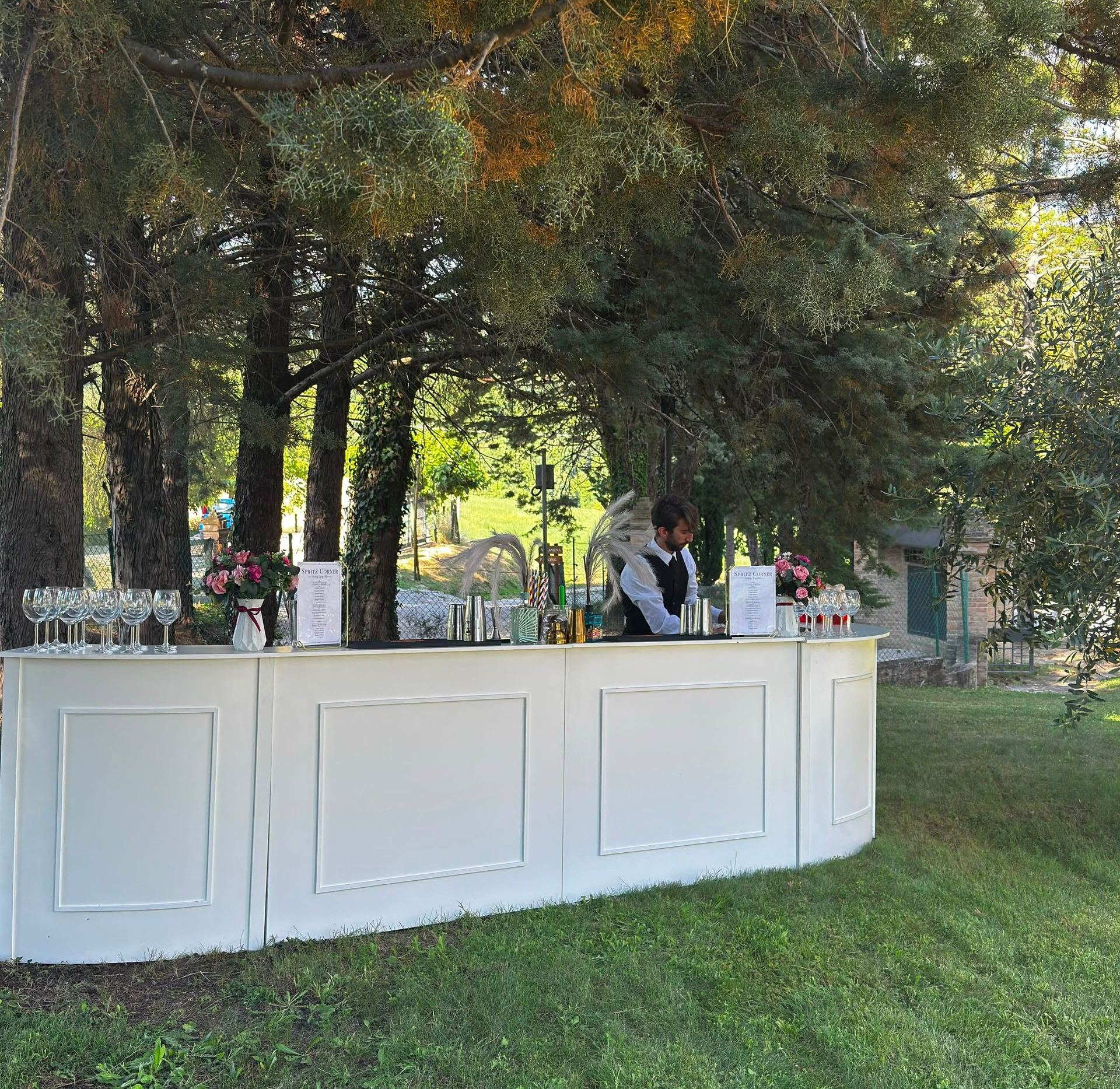 Postazione Spritzzeria allestita da Barman Express per il matrimonio di Kara e Rob a Villamena Resor