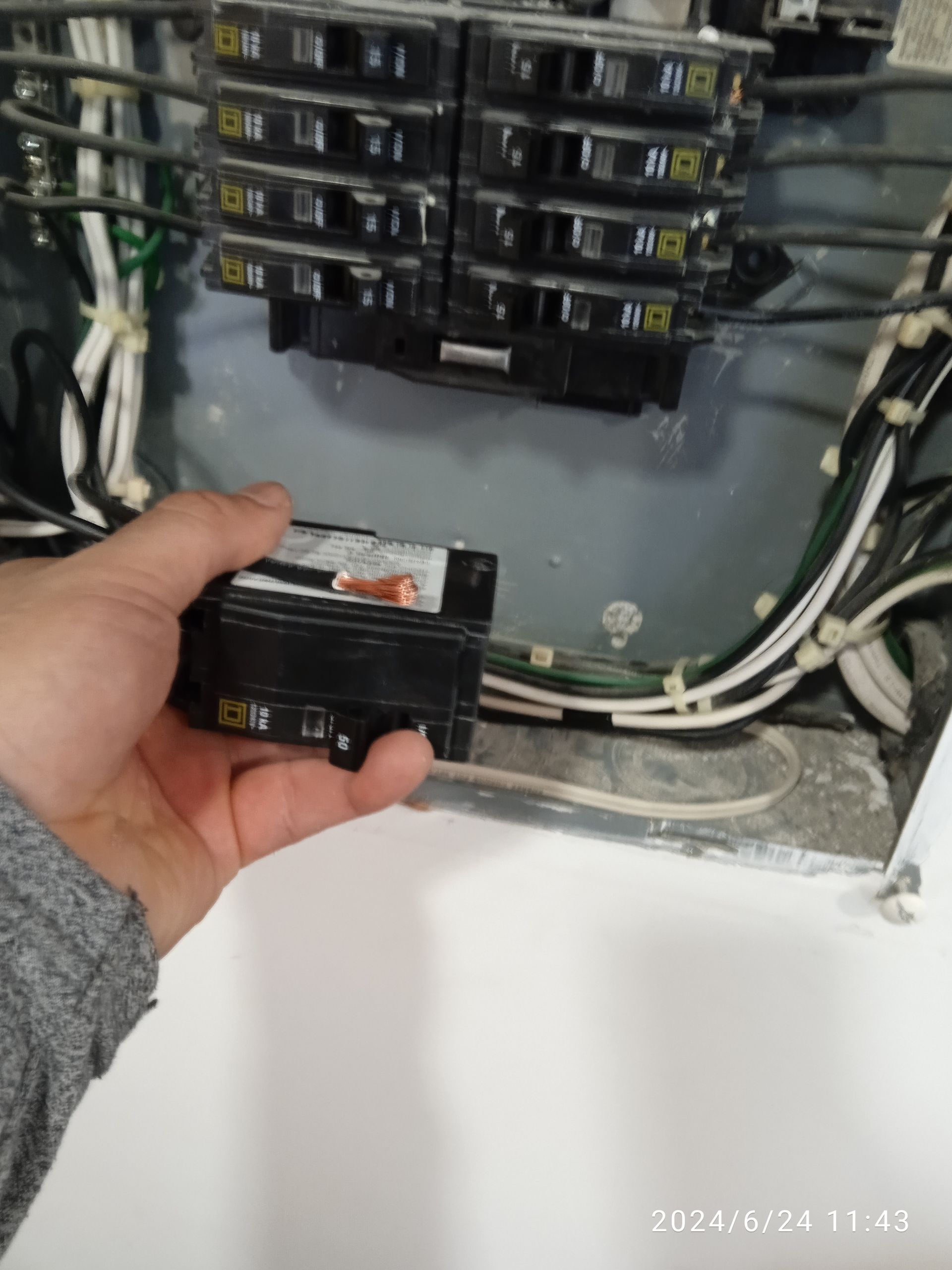 Instalaci&oacute;n el&eacute;ctrica en espacio comercial